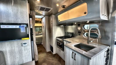 2025 Airstream 27FBQ Base