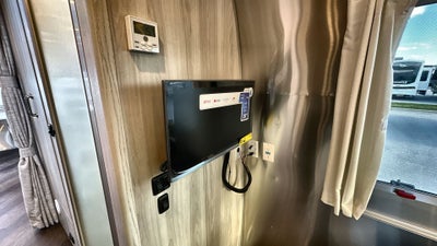 2025 Airstream 27FBQ Base