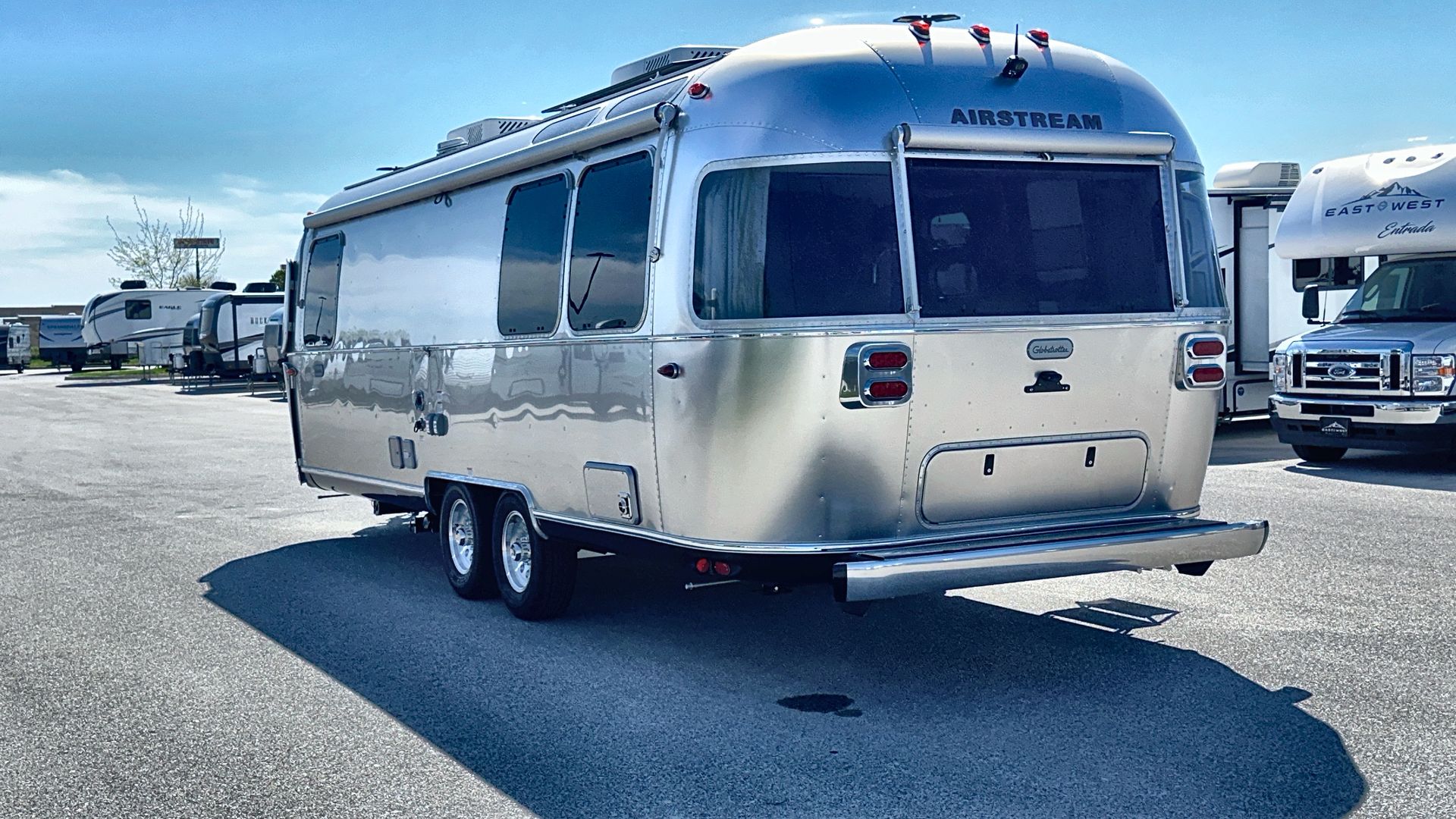 2025 Airstream 27FBQ Base