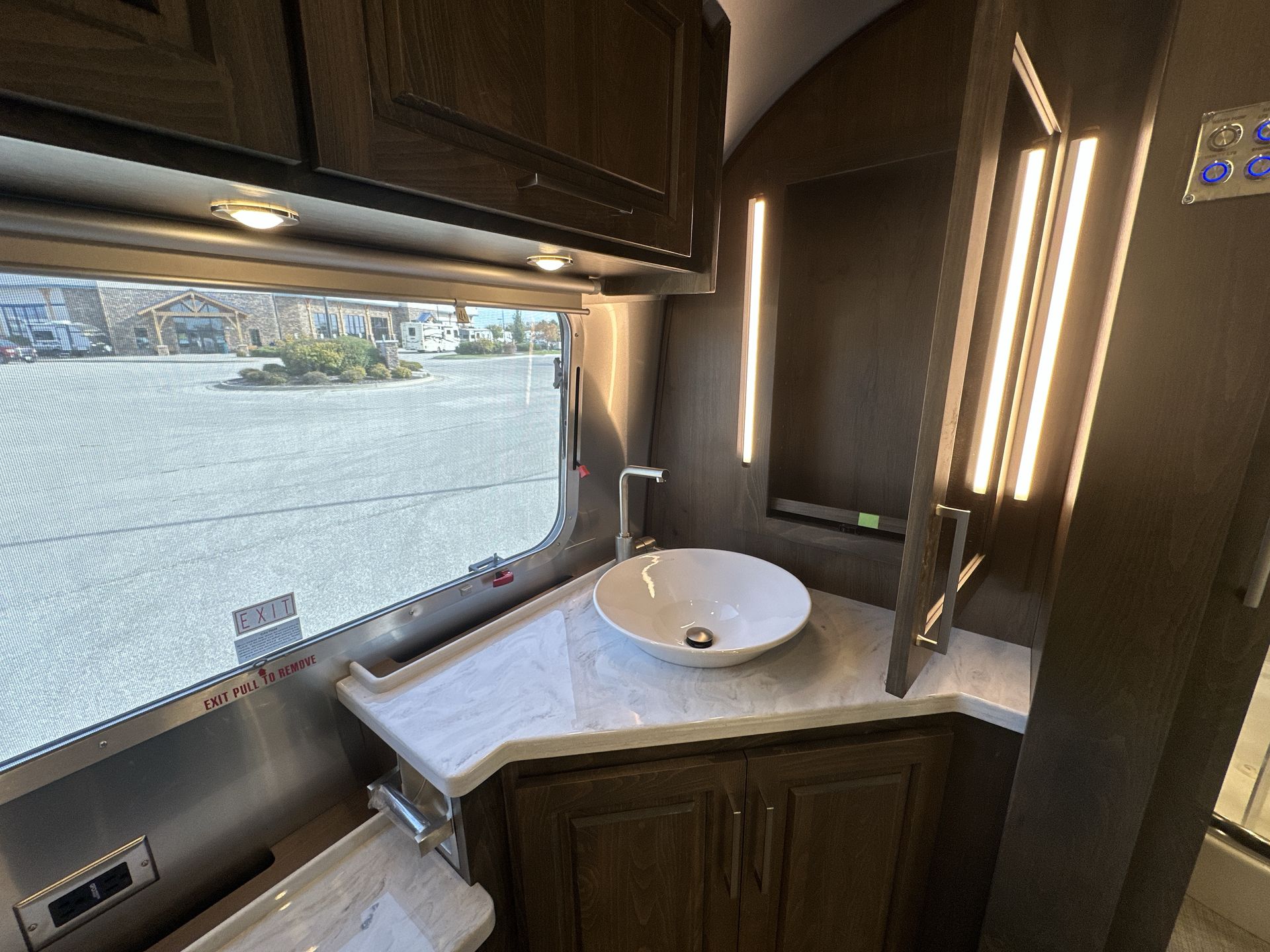 2026 Airstream 33FBQ Base