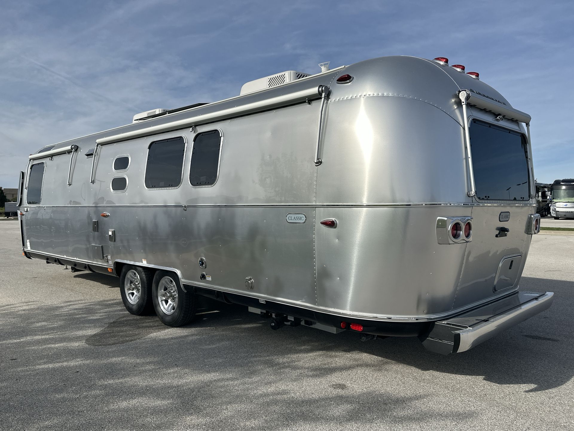 2026 Airstream 33FBQ Base