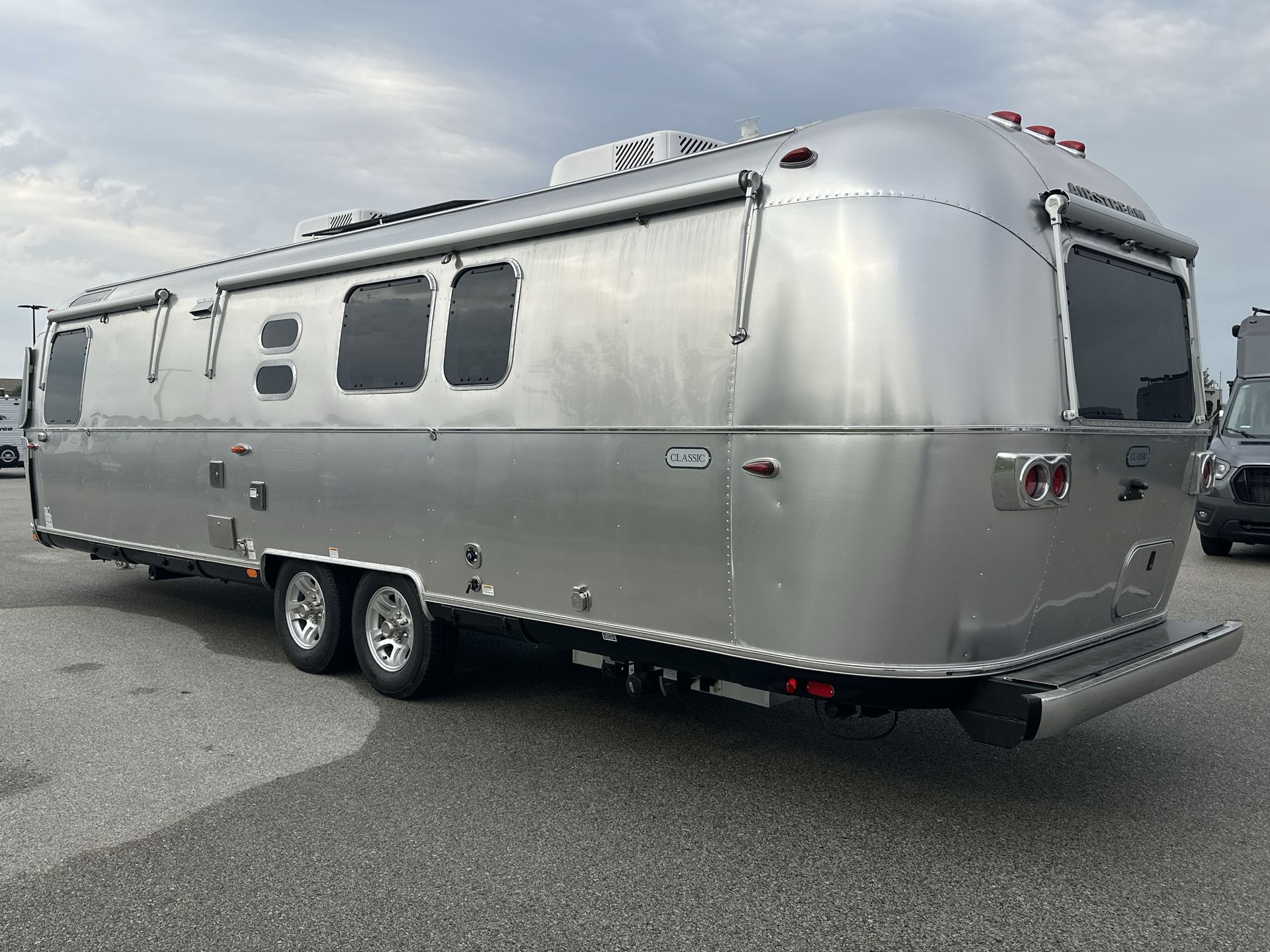 2026 Airstream 33FBQ Base