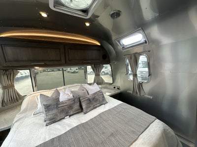 2026 Airstream 33FBQ Base