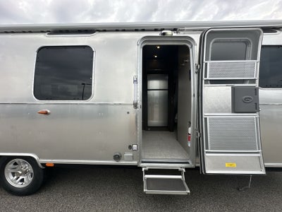2026 Airstream 33FBQ Base