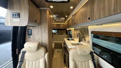 2025 Airstream 24 GL Base