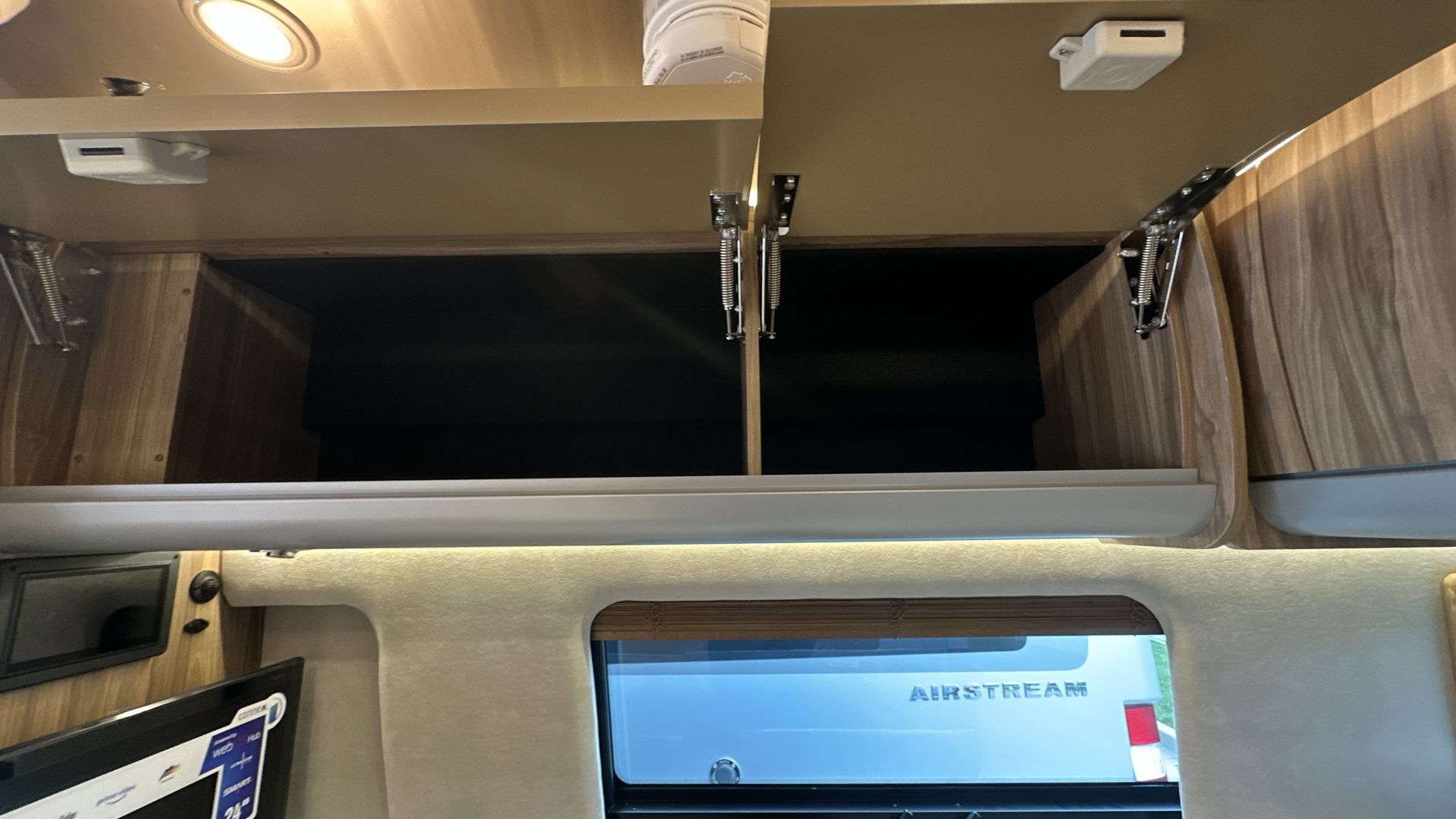 2025 Airstream 24 GL Base