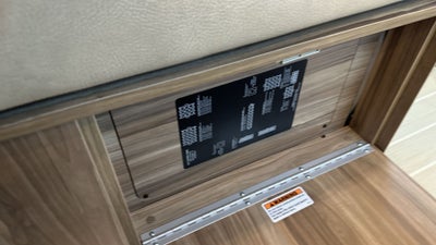 2025 Airstream 24 GL Base