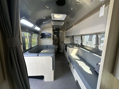 2026 Airstream 30FBBT Base