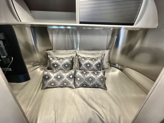 2025 Airstream 16RB Base