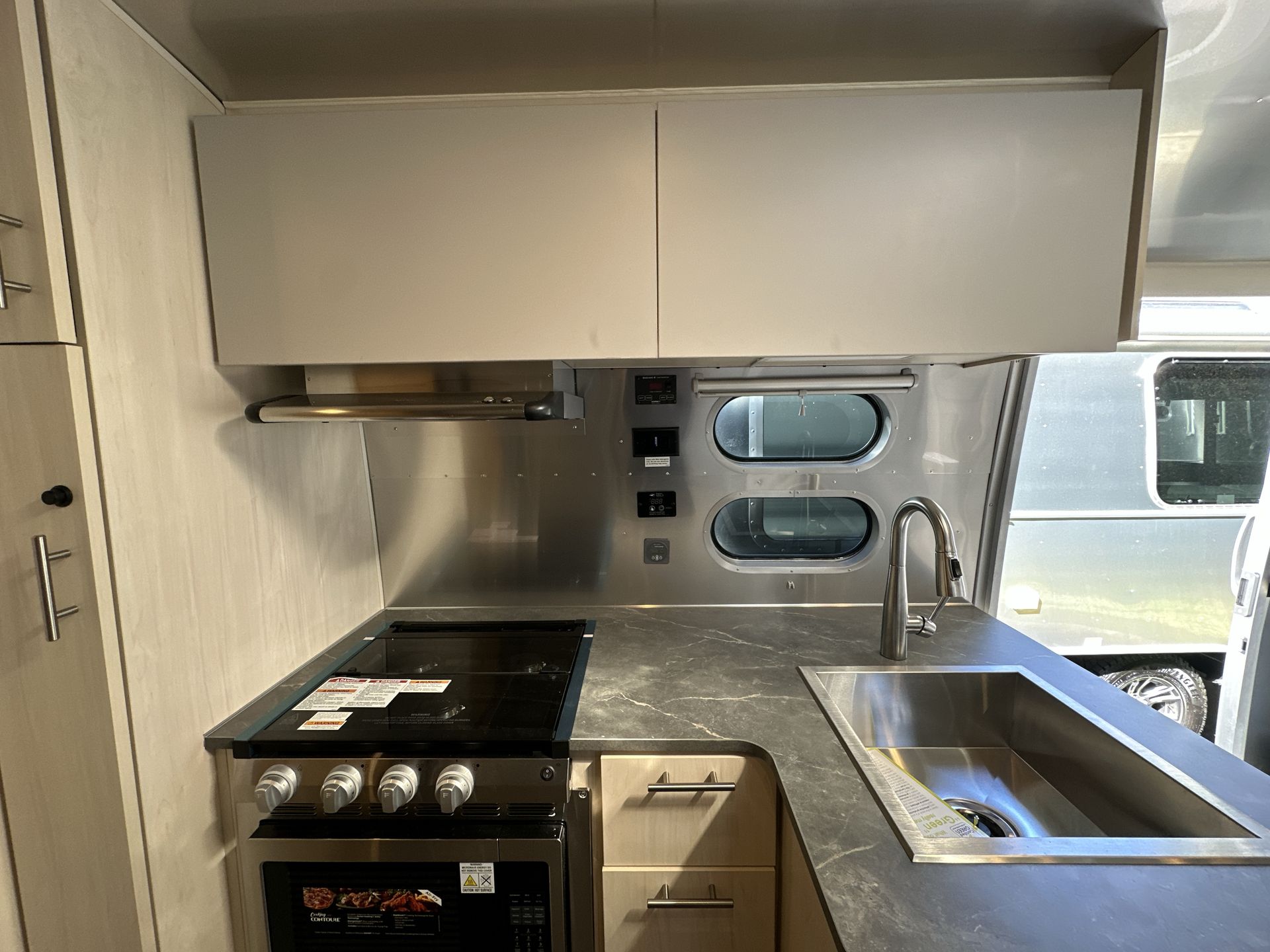 2026 Airstream 25FBQ Base