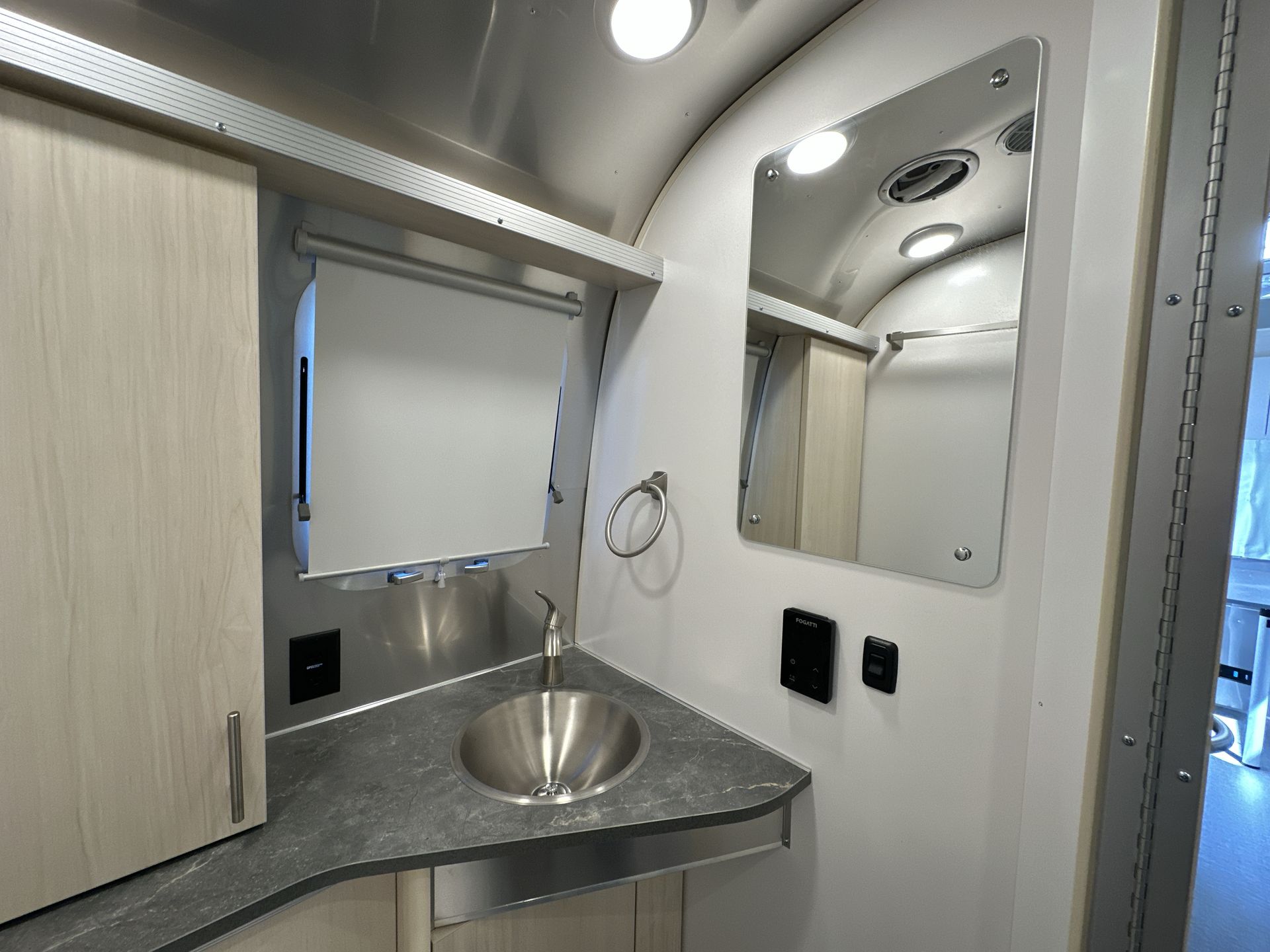 2026 Airstream 25FBQ Base