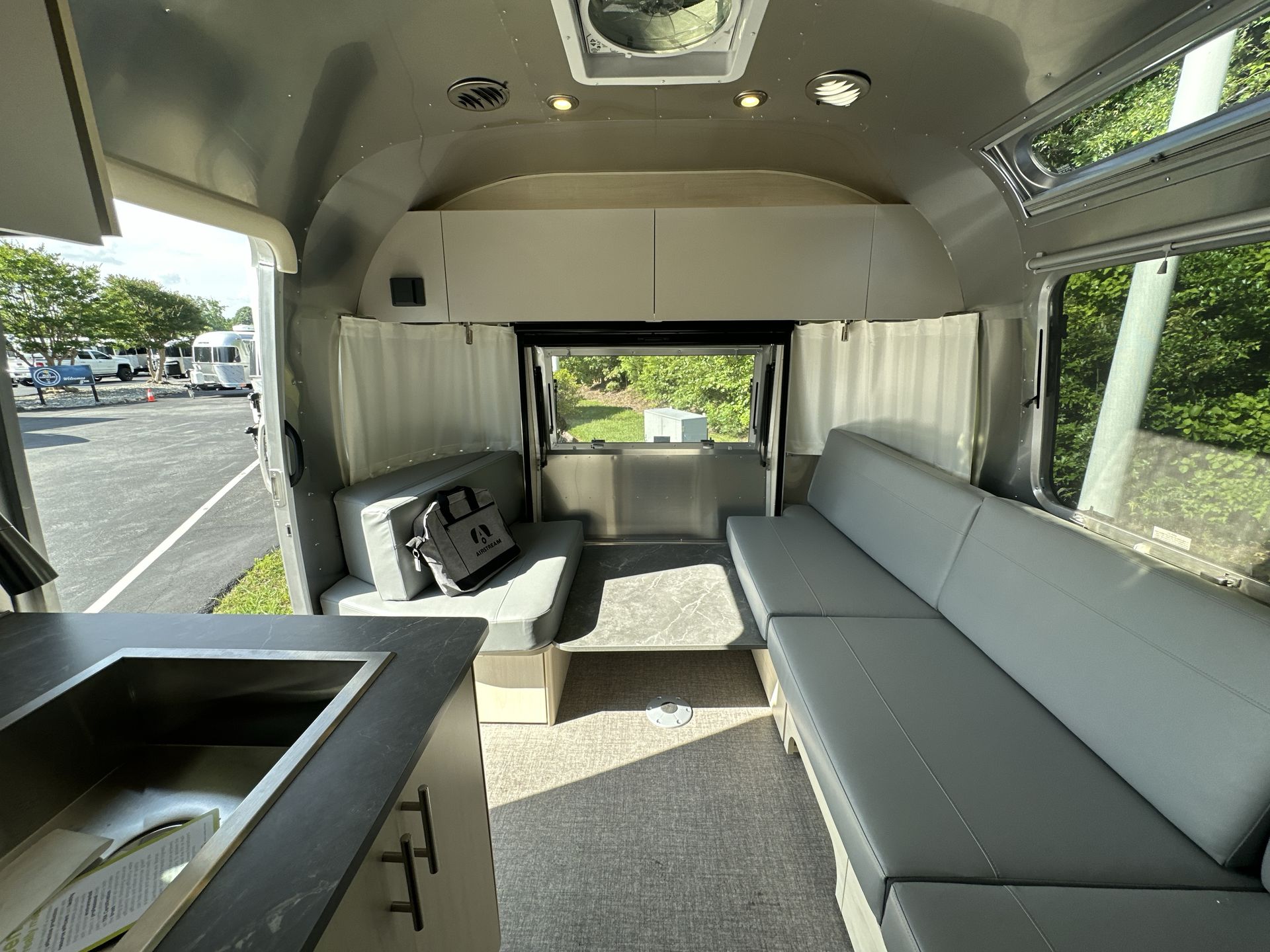 2025 Airstream 25FBQ Base