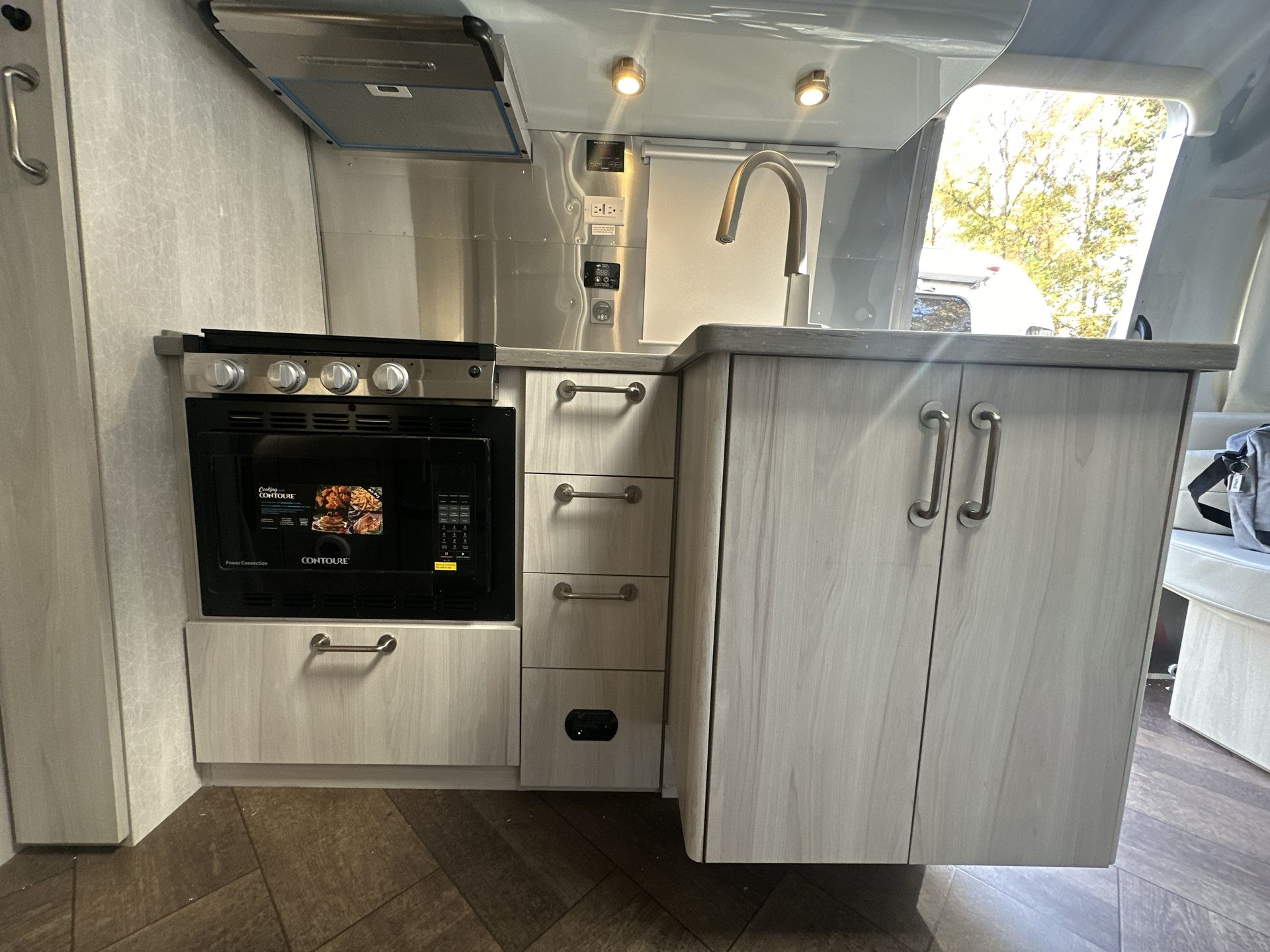 2025 Airstream 25FBQ Base