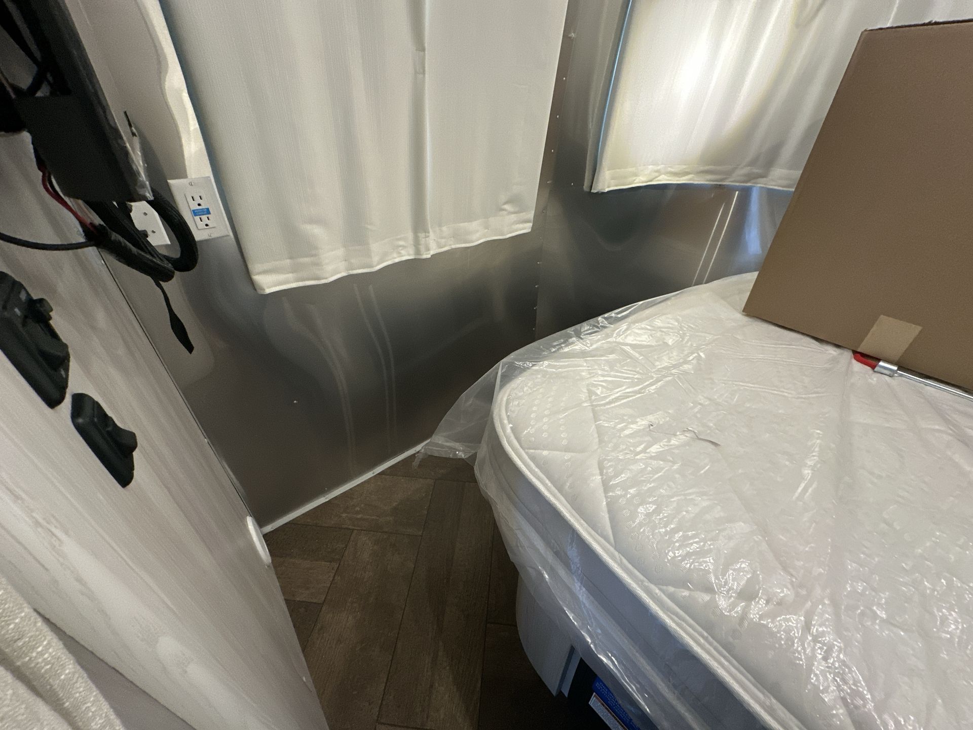 2025 Airstream 25FBQ Base