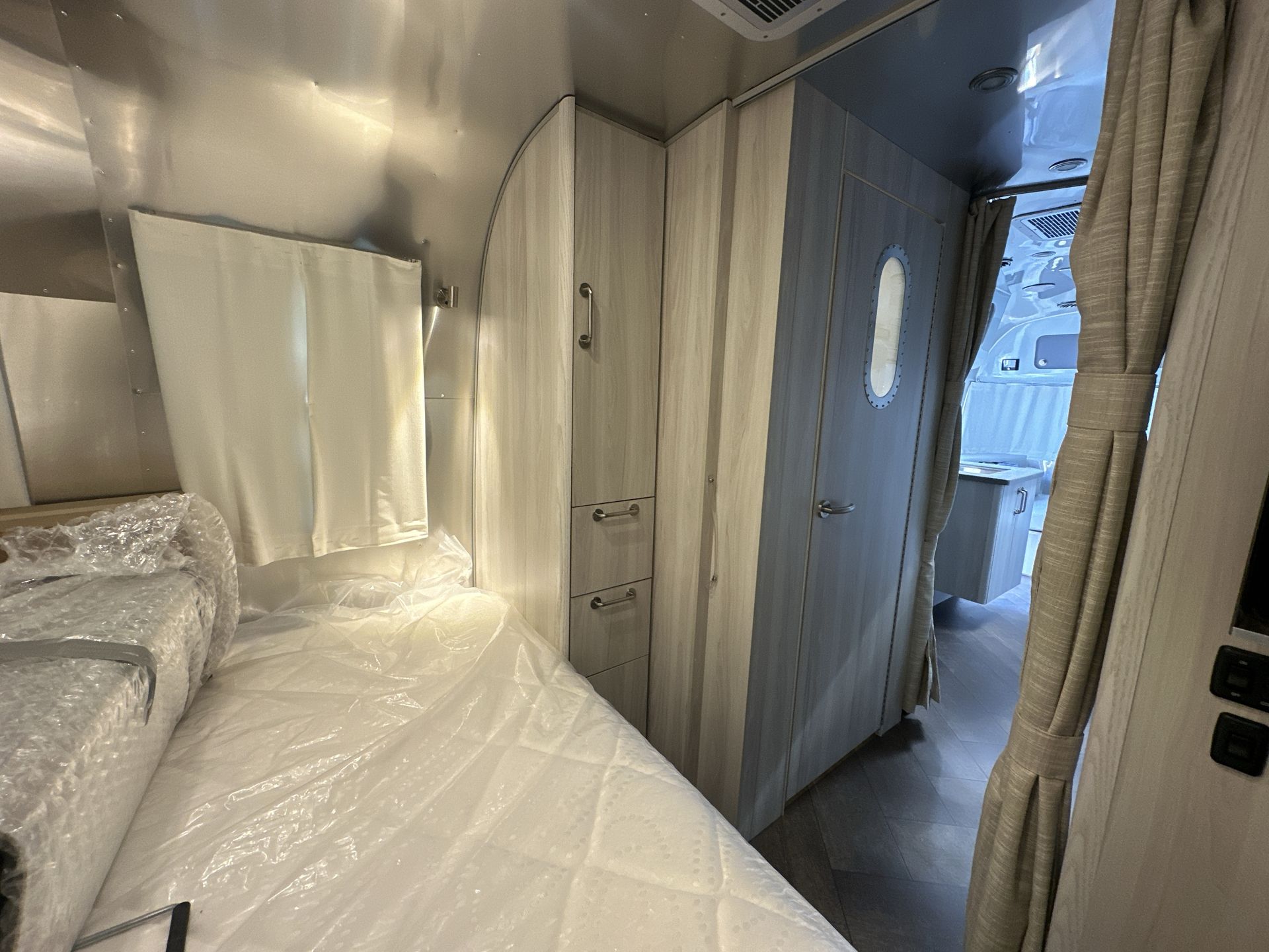 2025 Airstream 25FBQ Base