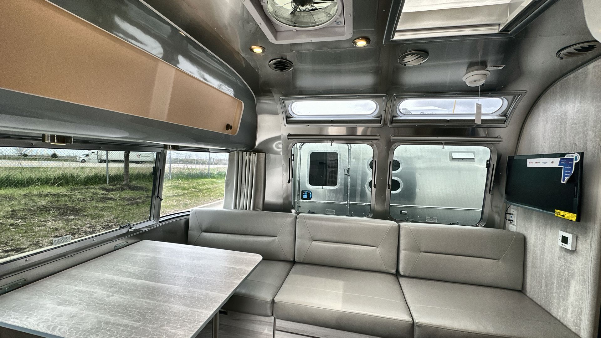 2025 Airstream 25FBT Base