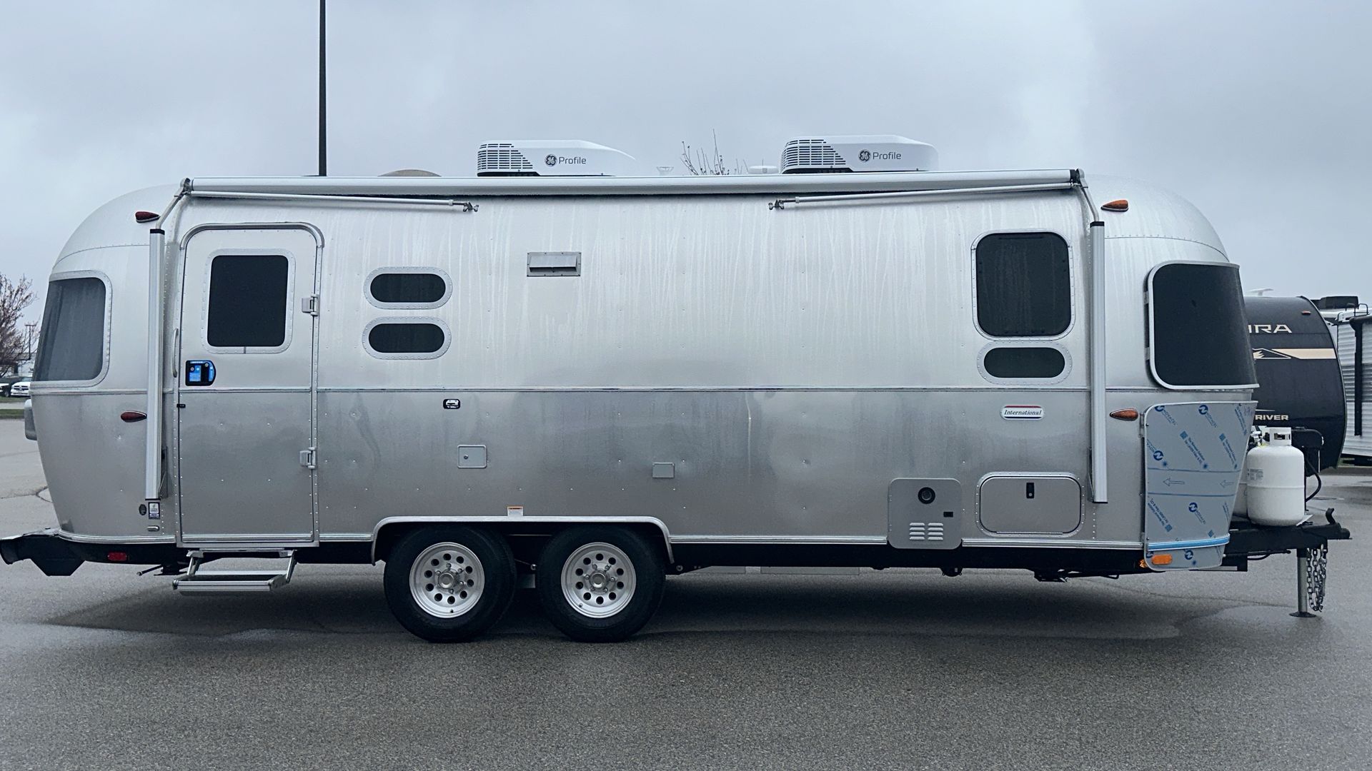 2025 Airstream 25FBT Base
