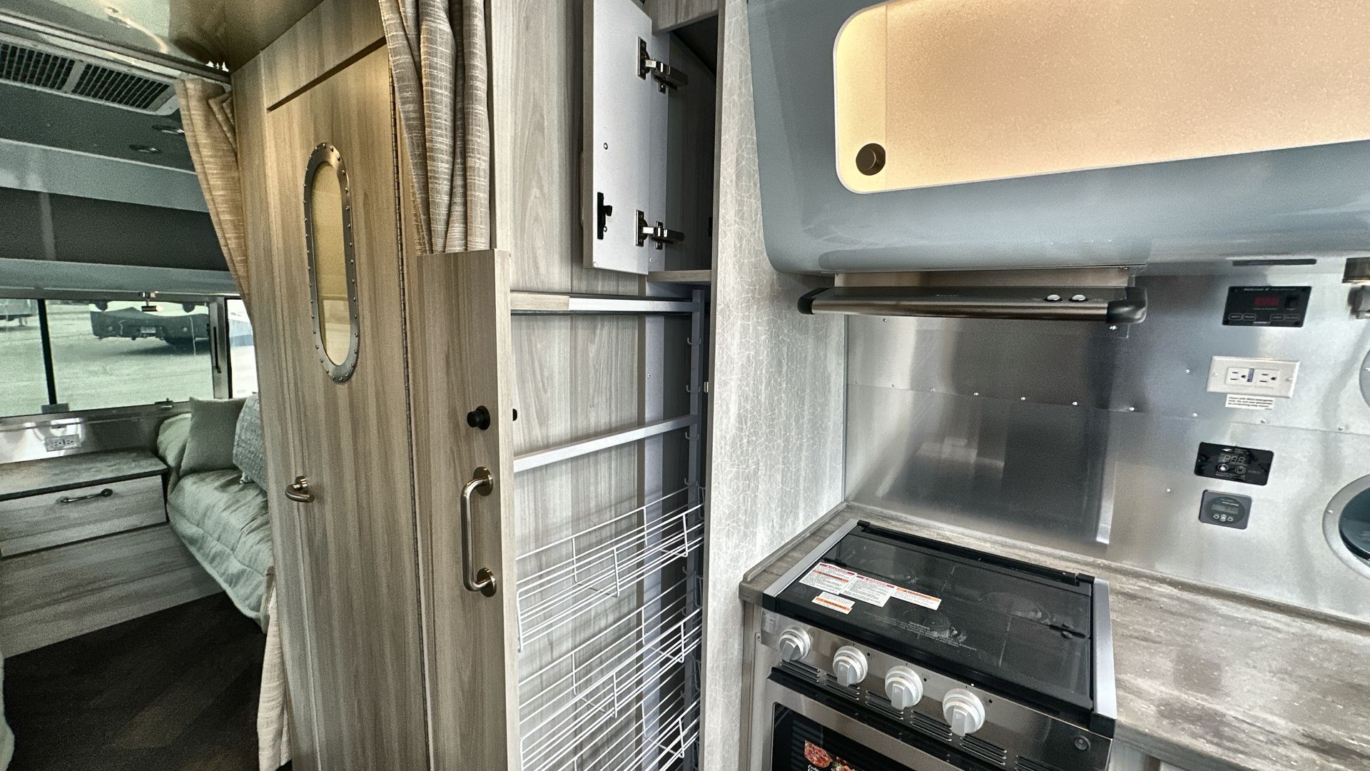 2025 Airstream 25FBT Base