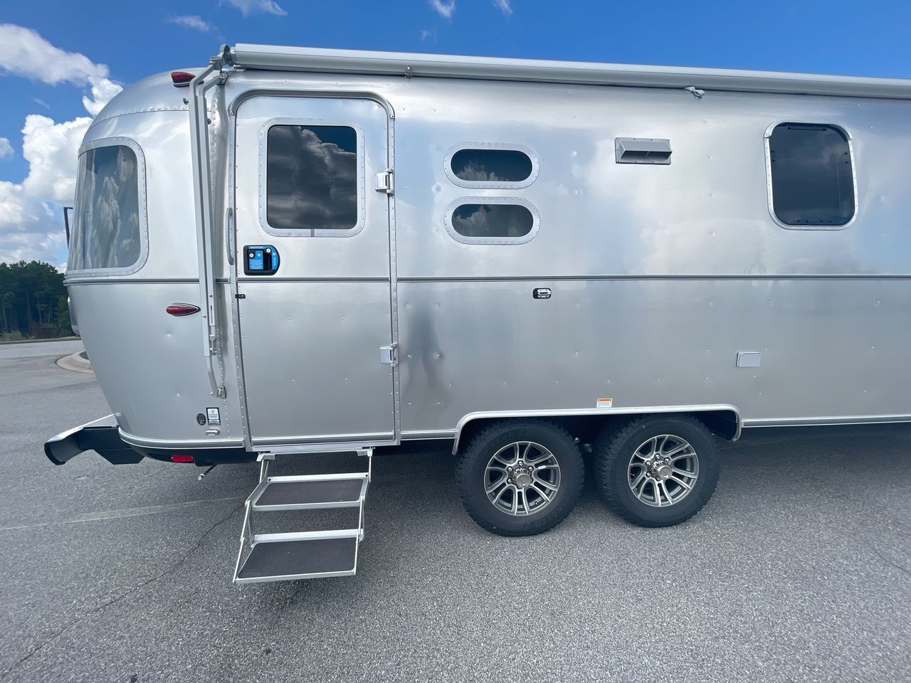 2026 Airstream 25FBQ Base