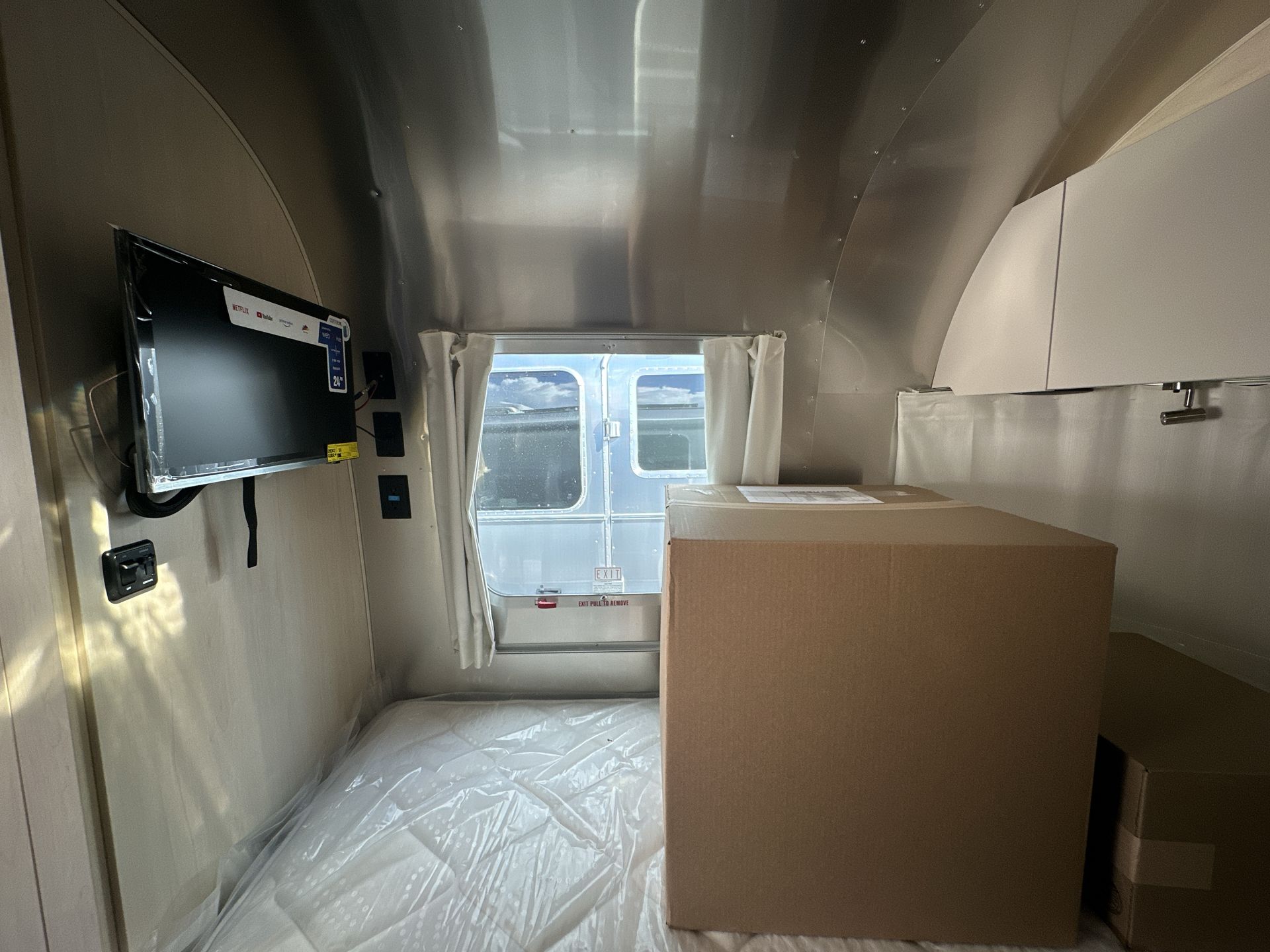 2026 Airstream 23FBT Base
