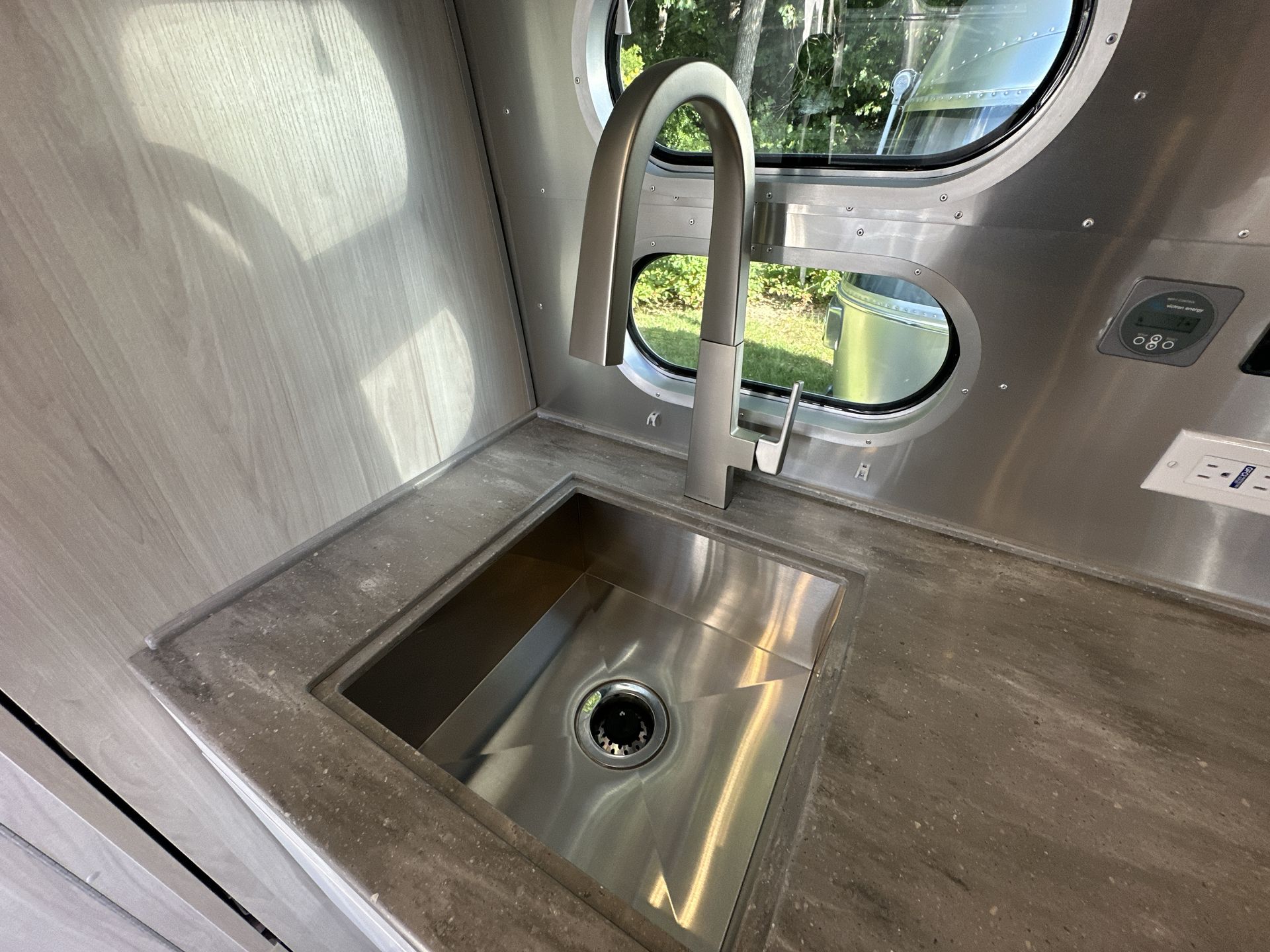 2025 Airstream 23FBT Base