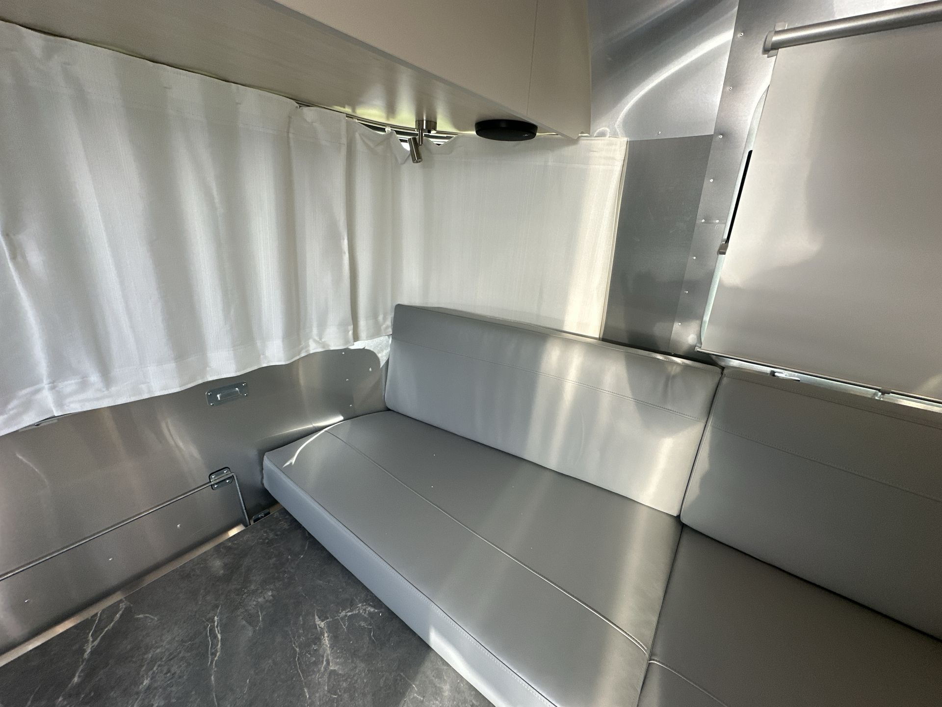 2026 Airstream 27FBQ Base
