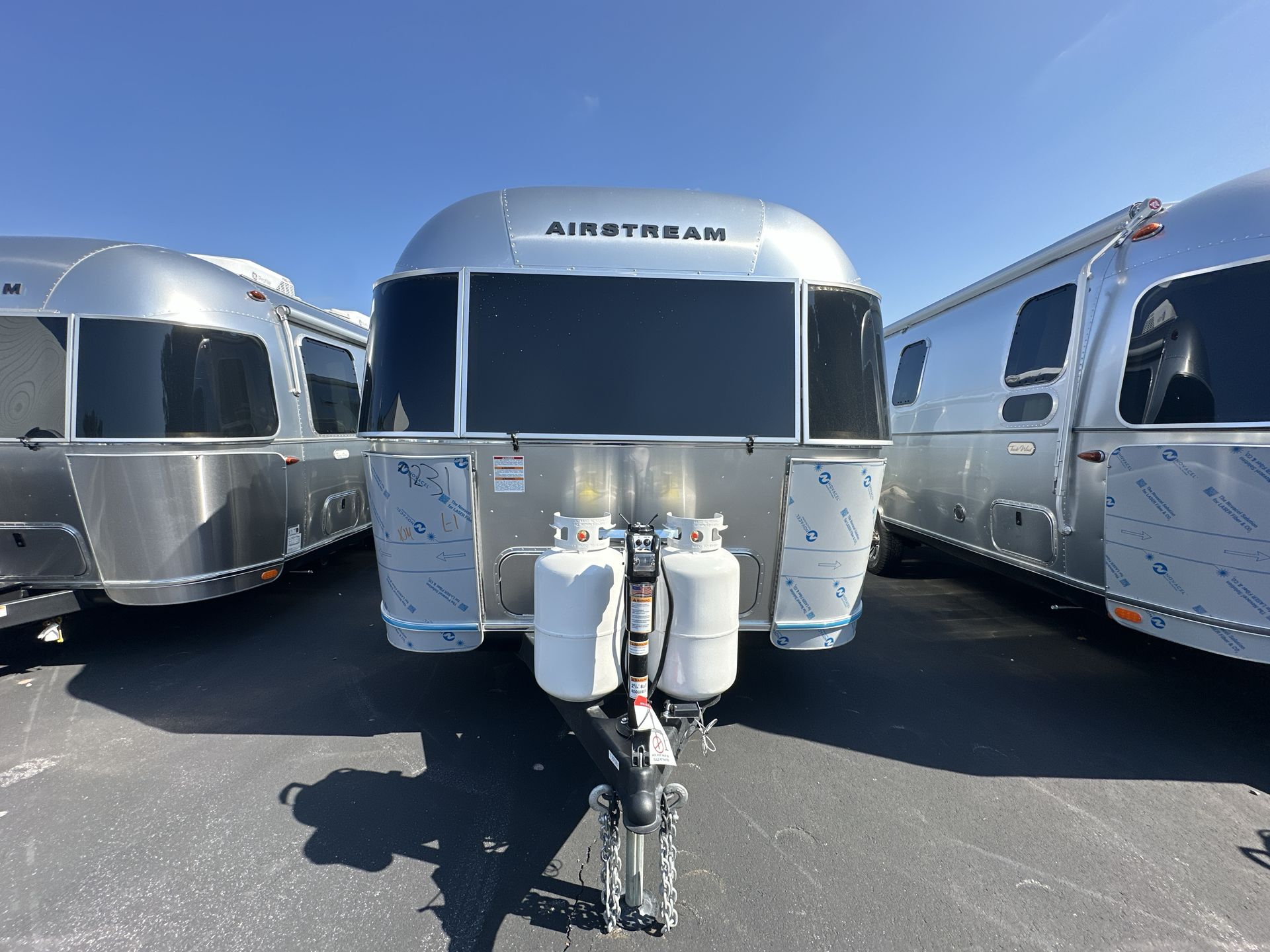 2026 Airstream 27FBQ Base