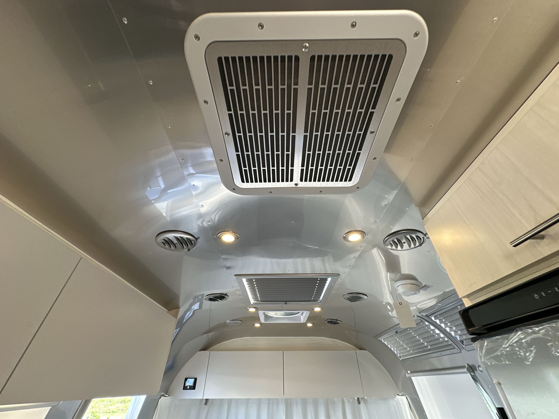 2026 Airstream 27FBQ Base
