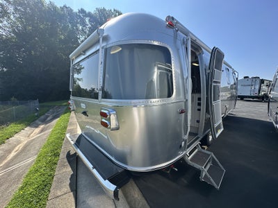 2026 Airstream 27FBQ Base
