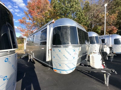 2026 Airstream 27FBQ Base