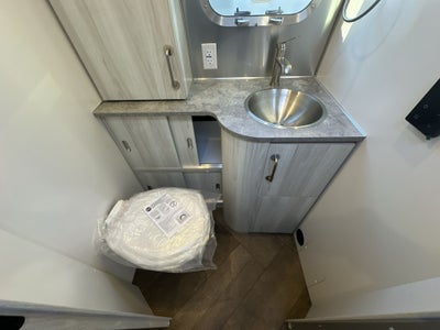 2026 Airstream 27FBQ Base