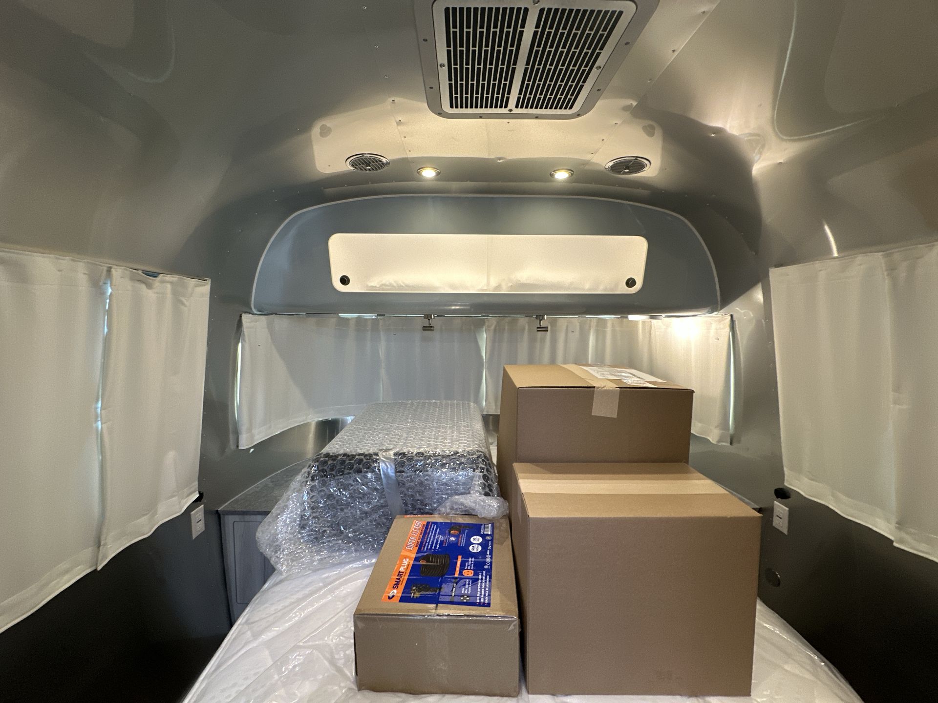 2026 Airstream 27FBQ Base