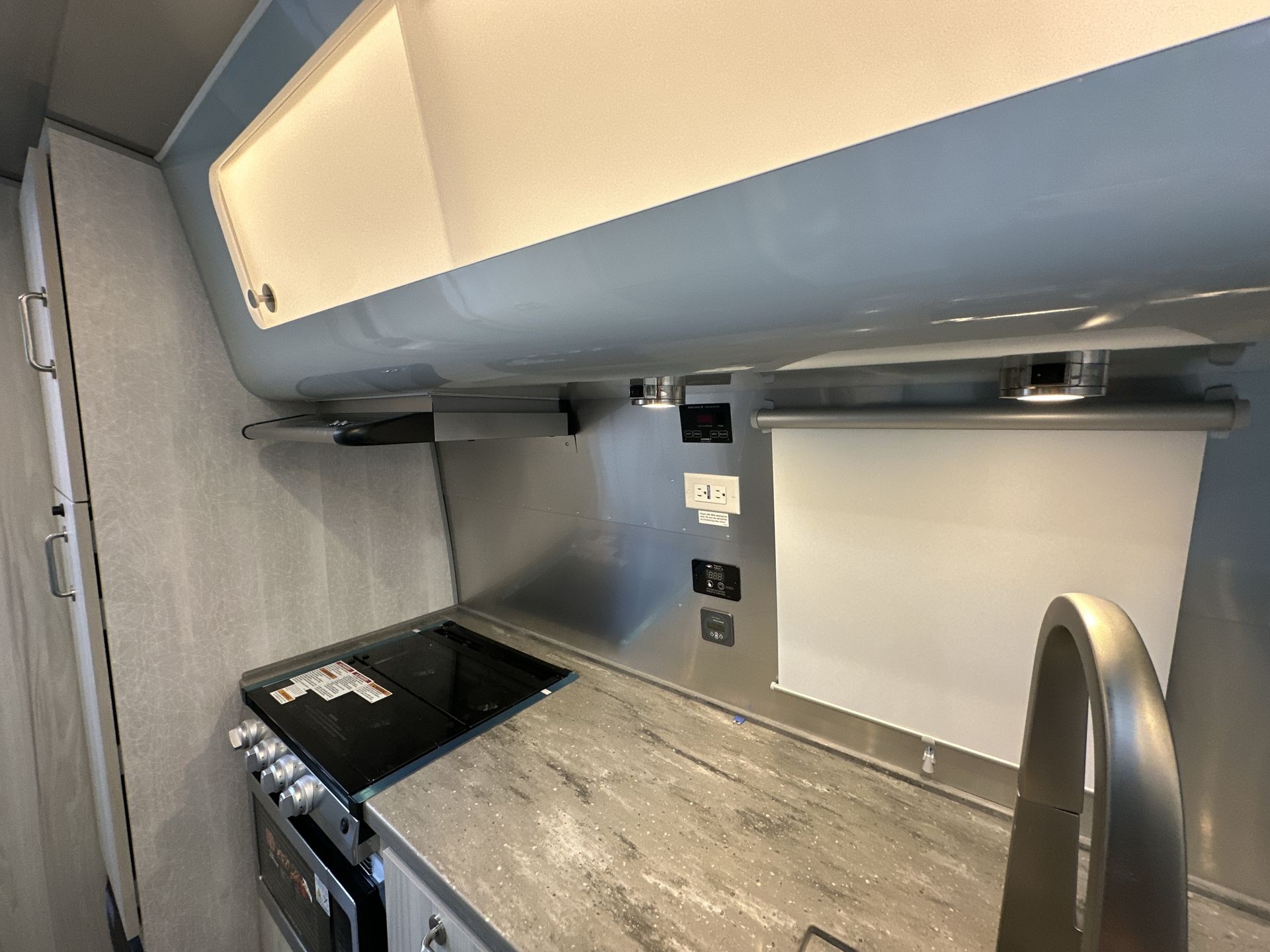 2026 Airstream 27FBT Base