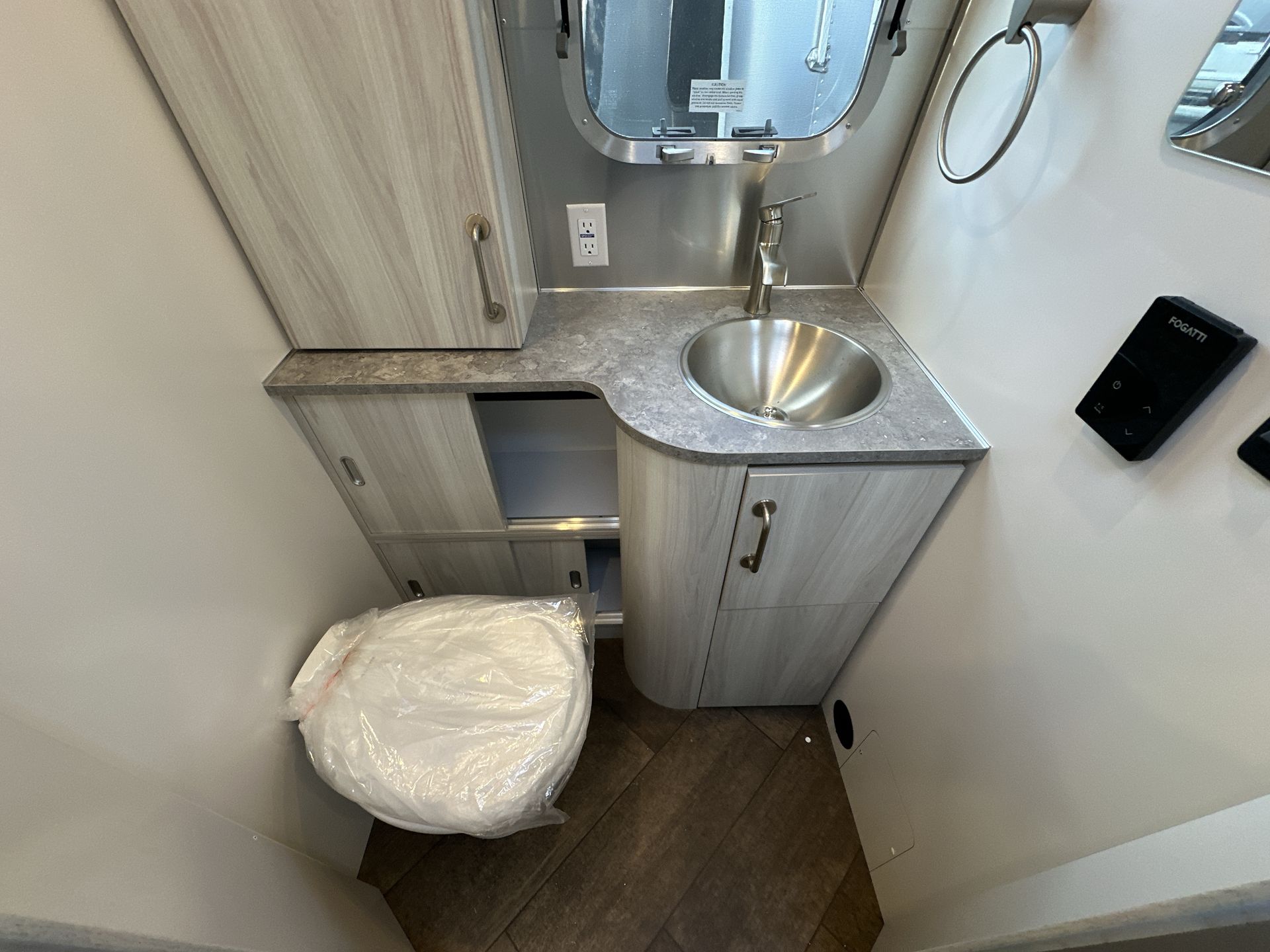 2026 Airstream 27FBT Base