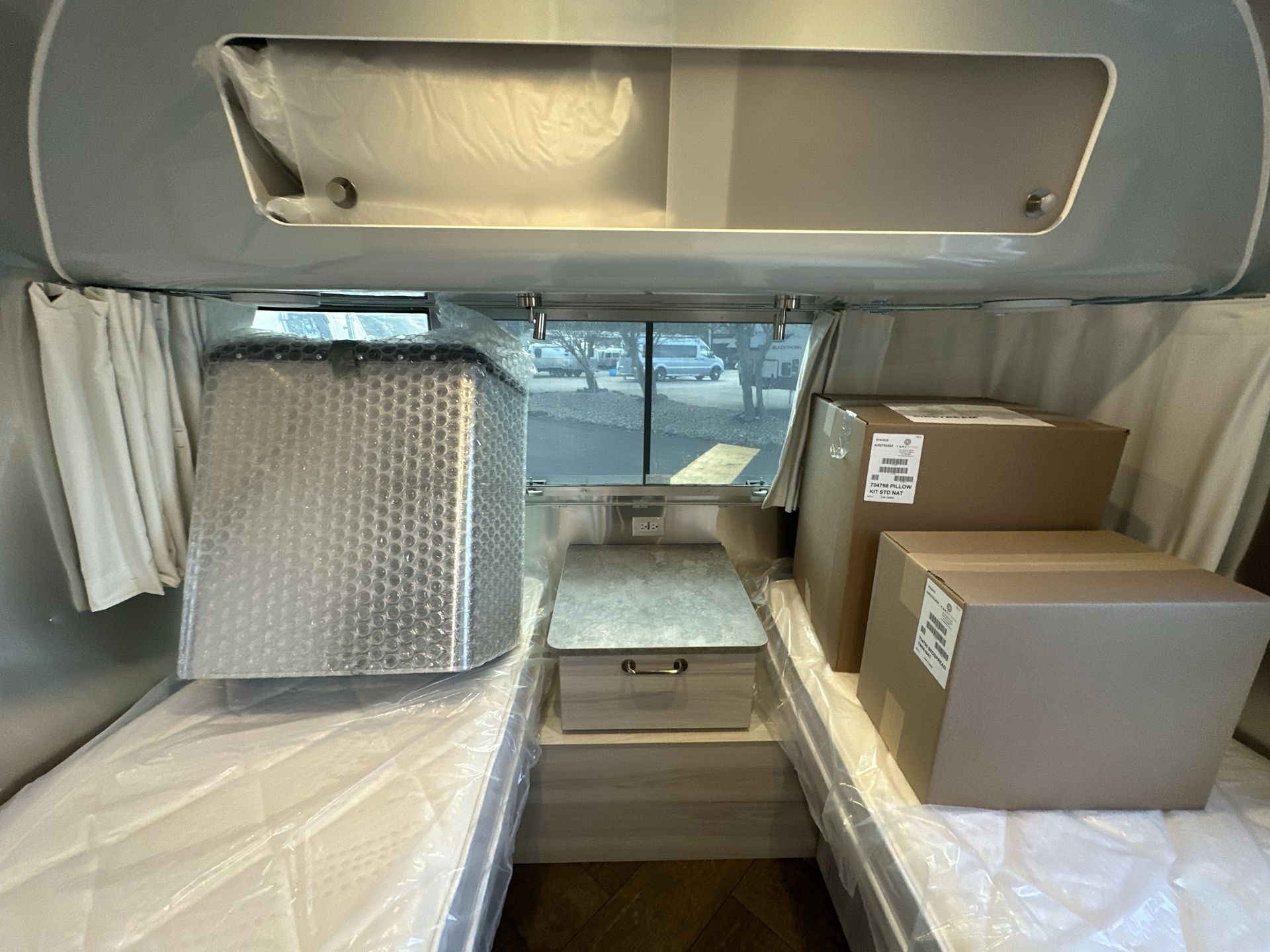2026 Airstream 27FBT Base