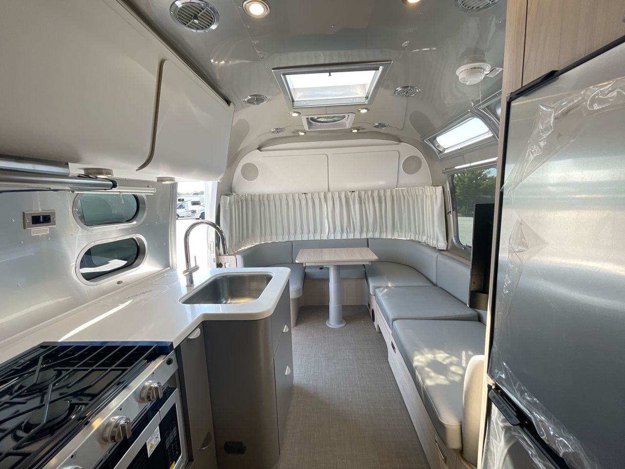 2026 Airstream 25FBT Base