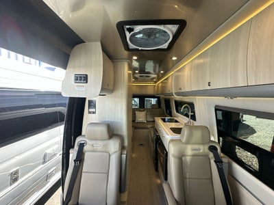 2026 Airstream 24GL 4x2 Passenger Base