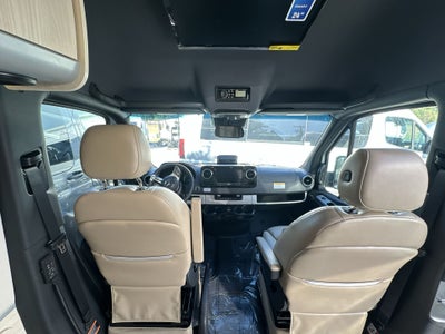 2026 Airstream 24GL 4x2 Passenger Base