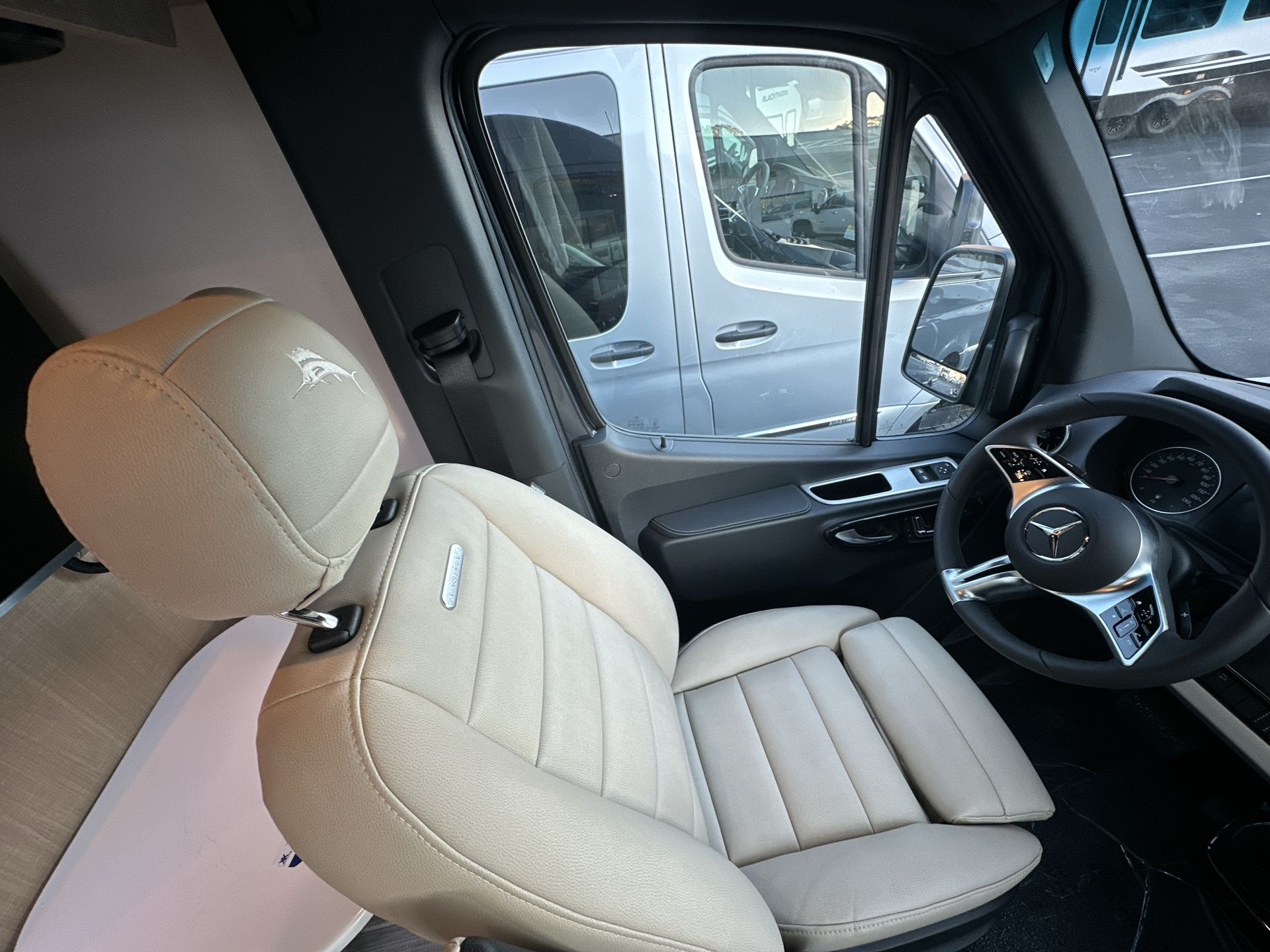 2026 Airstream 24GT Tommy Bahama Base