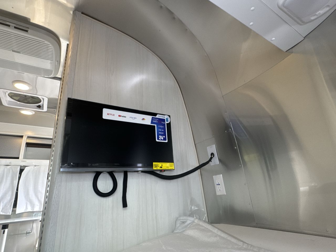 2025 Airstream 16RB Base