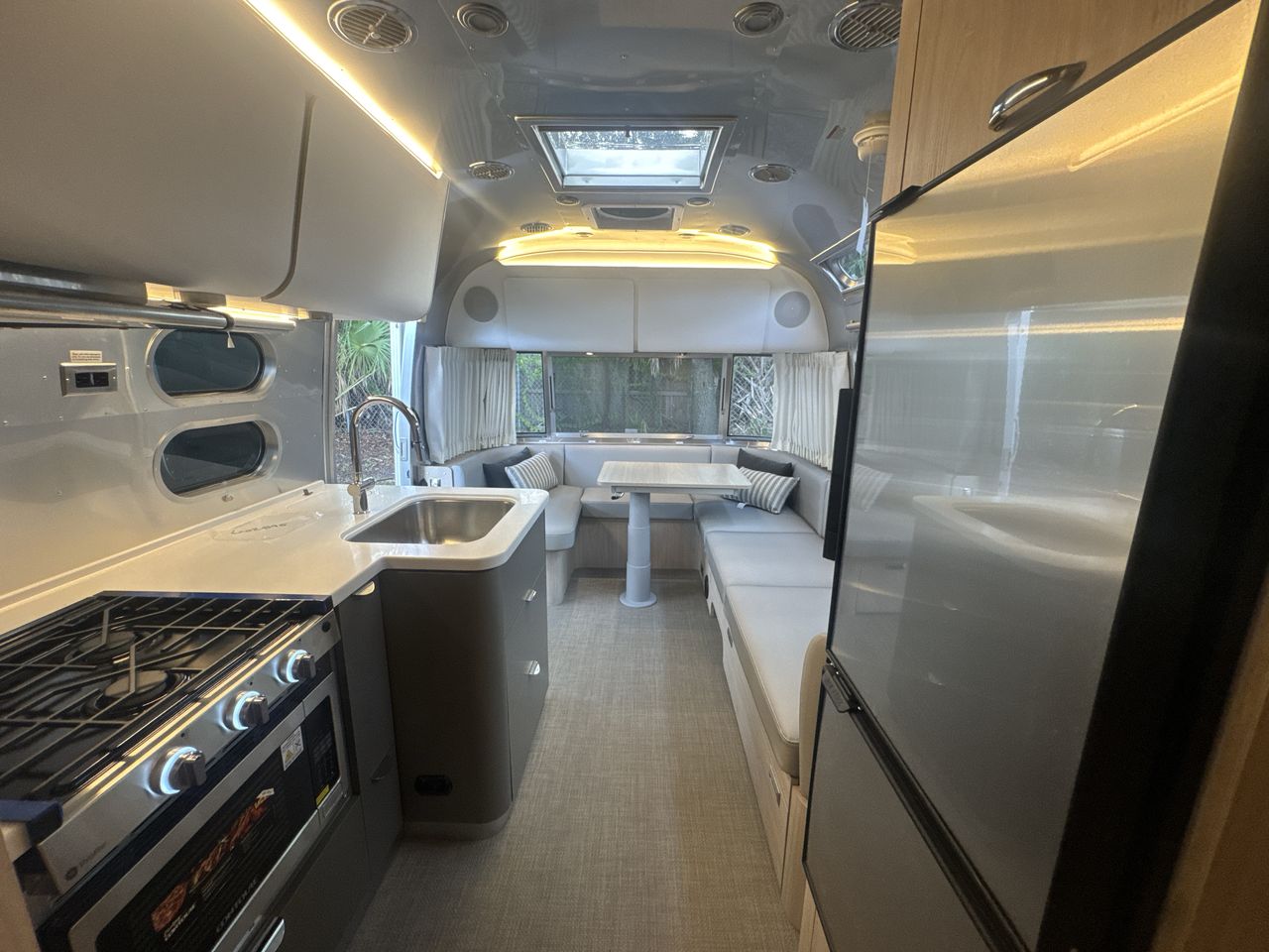 2026 Airstream 25FBQ Base