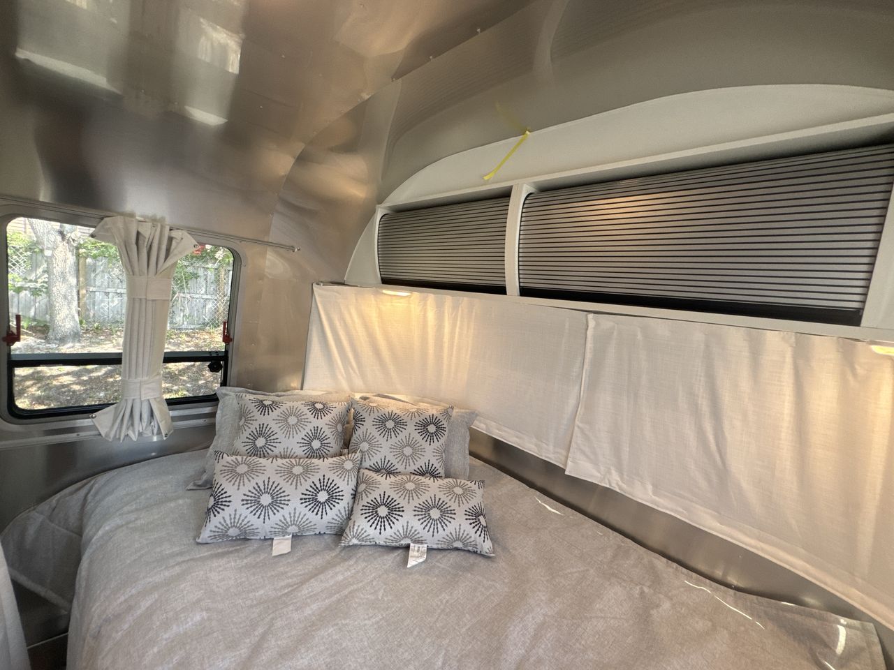 2025 Airstream 22FB Base