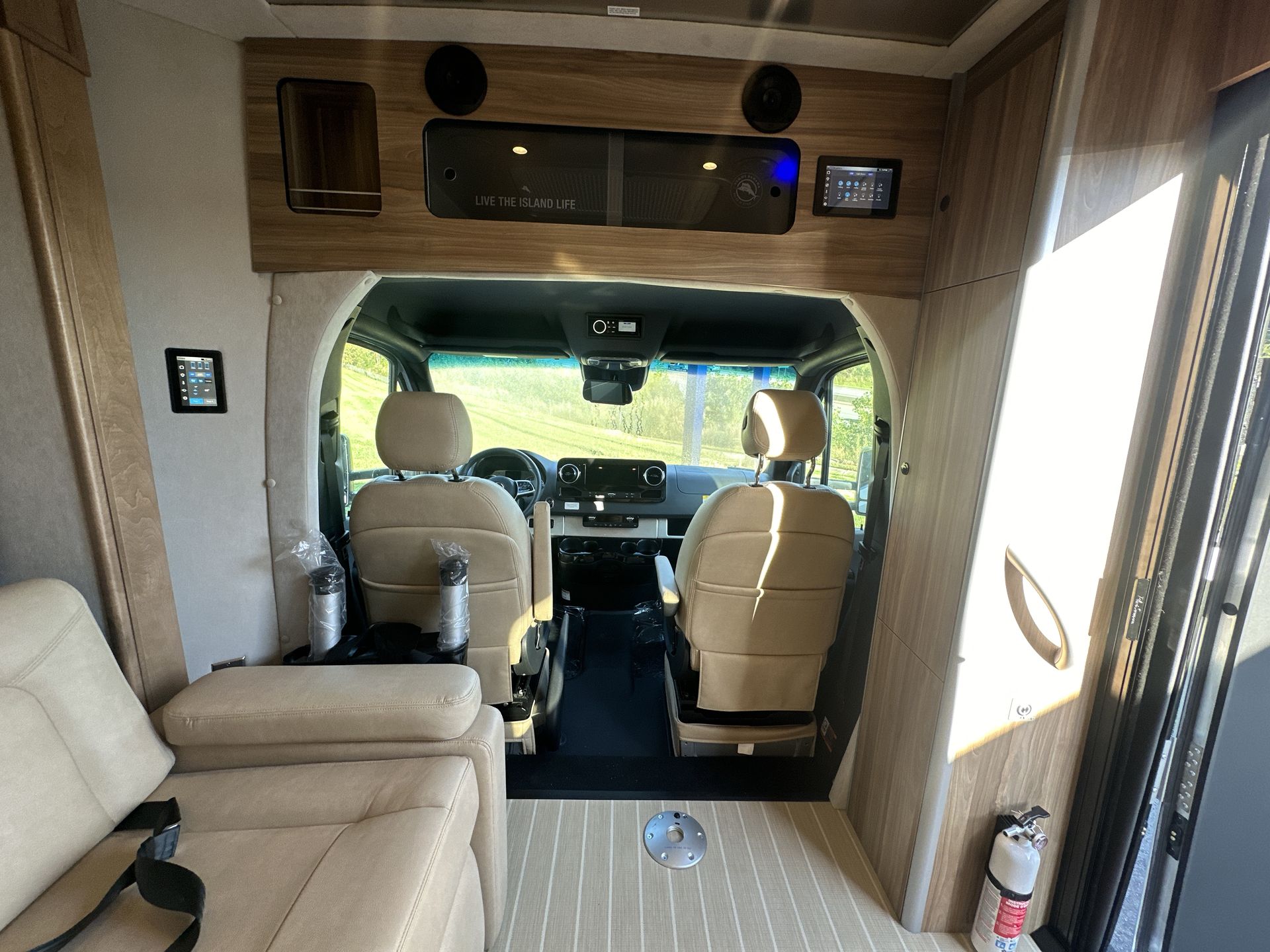 2025 Airstream Murphy Suite Tommy Bahama Base