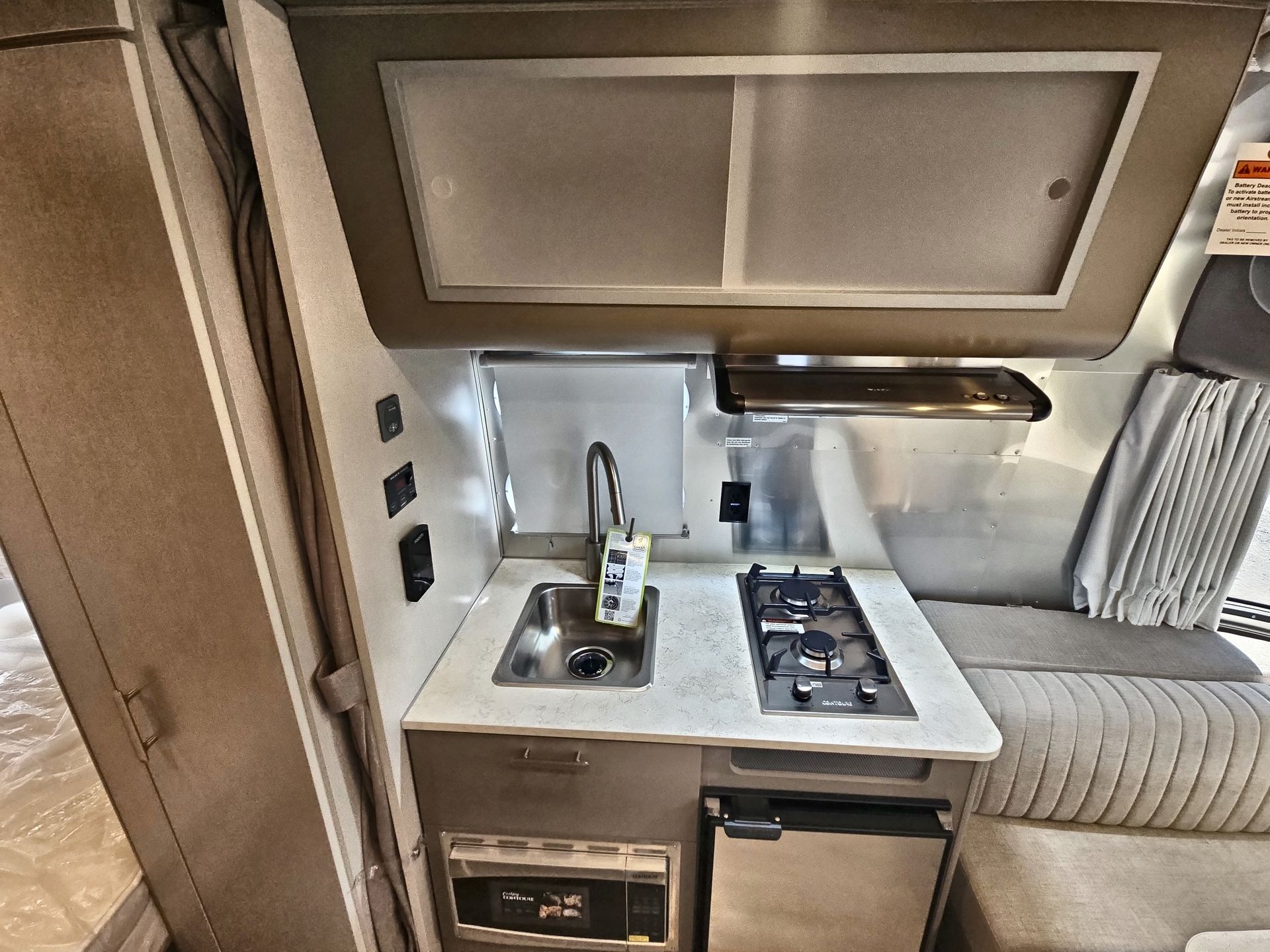 2026 Airstream 16RB Base