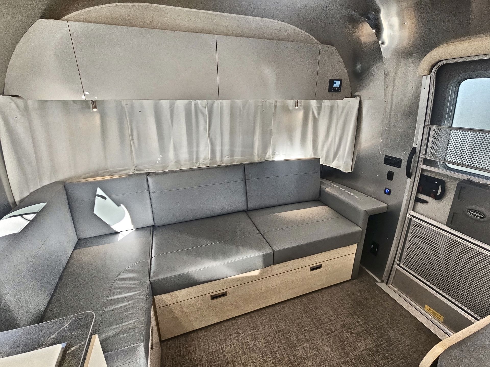 2026 Airstream 28RBT Base