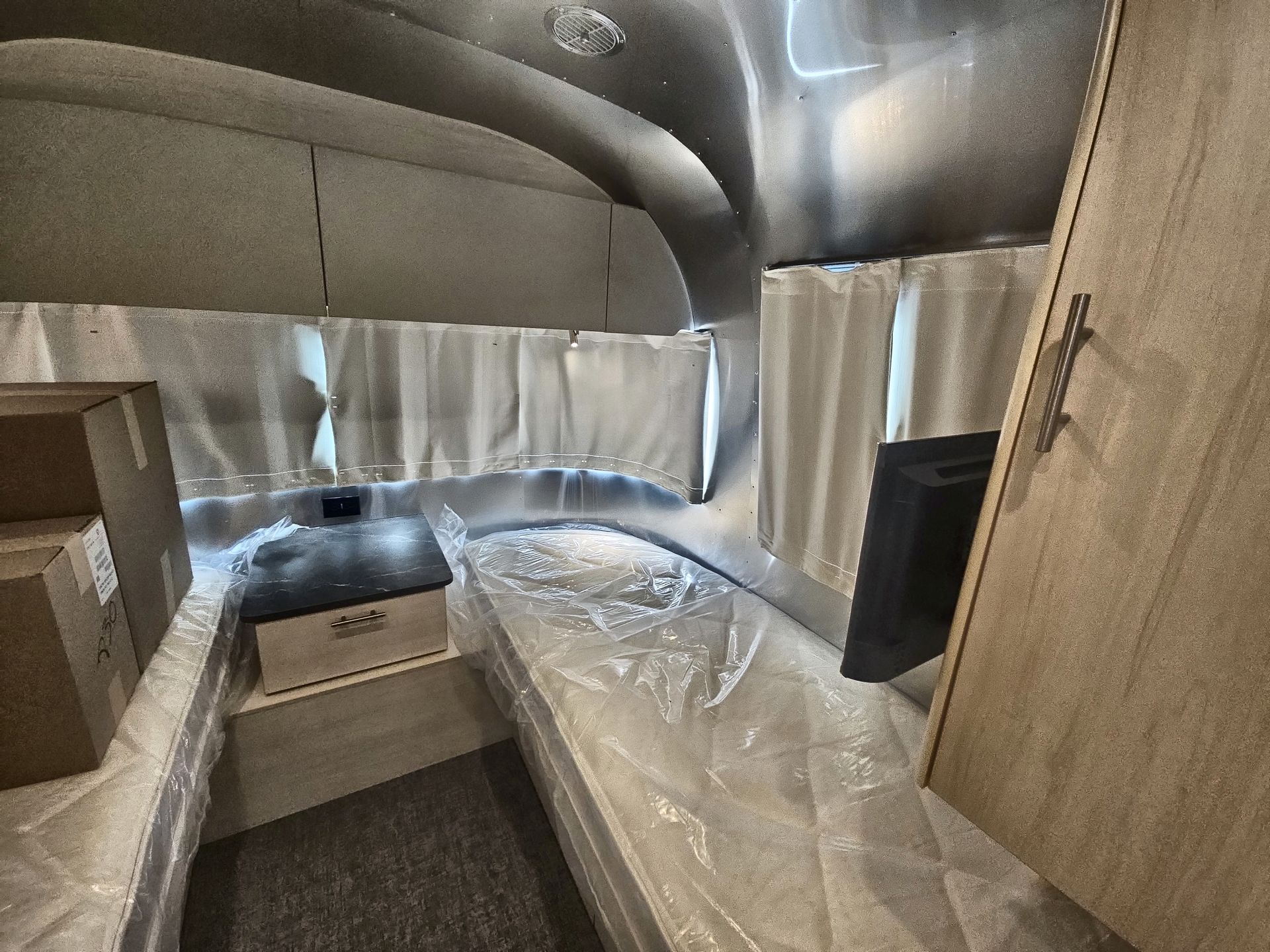 2026 Airstream 28RBT Base