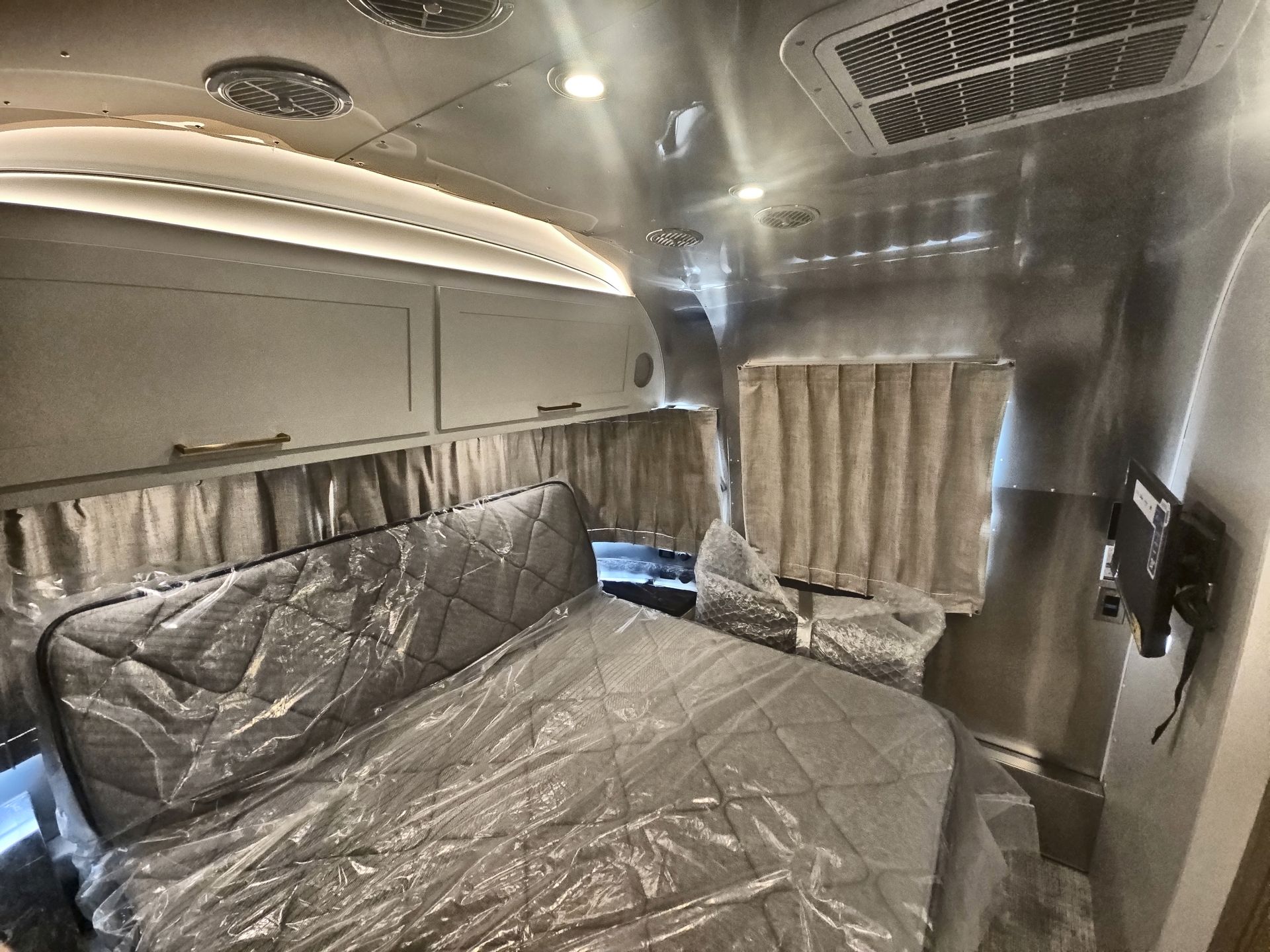 2026 Airstream 28RBQ Base