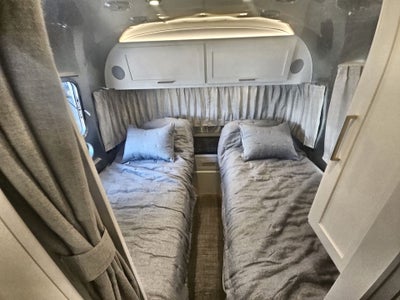 2026 Airstream 28RBT Base