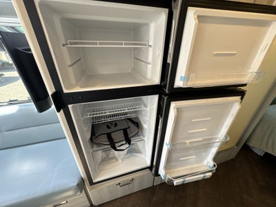 2026 Airstream 25FBQ Base