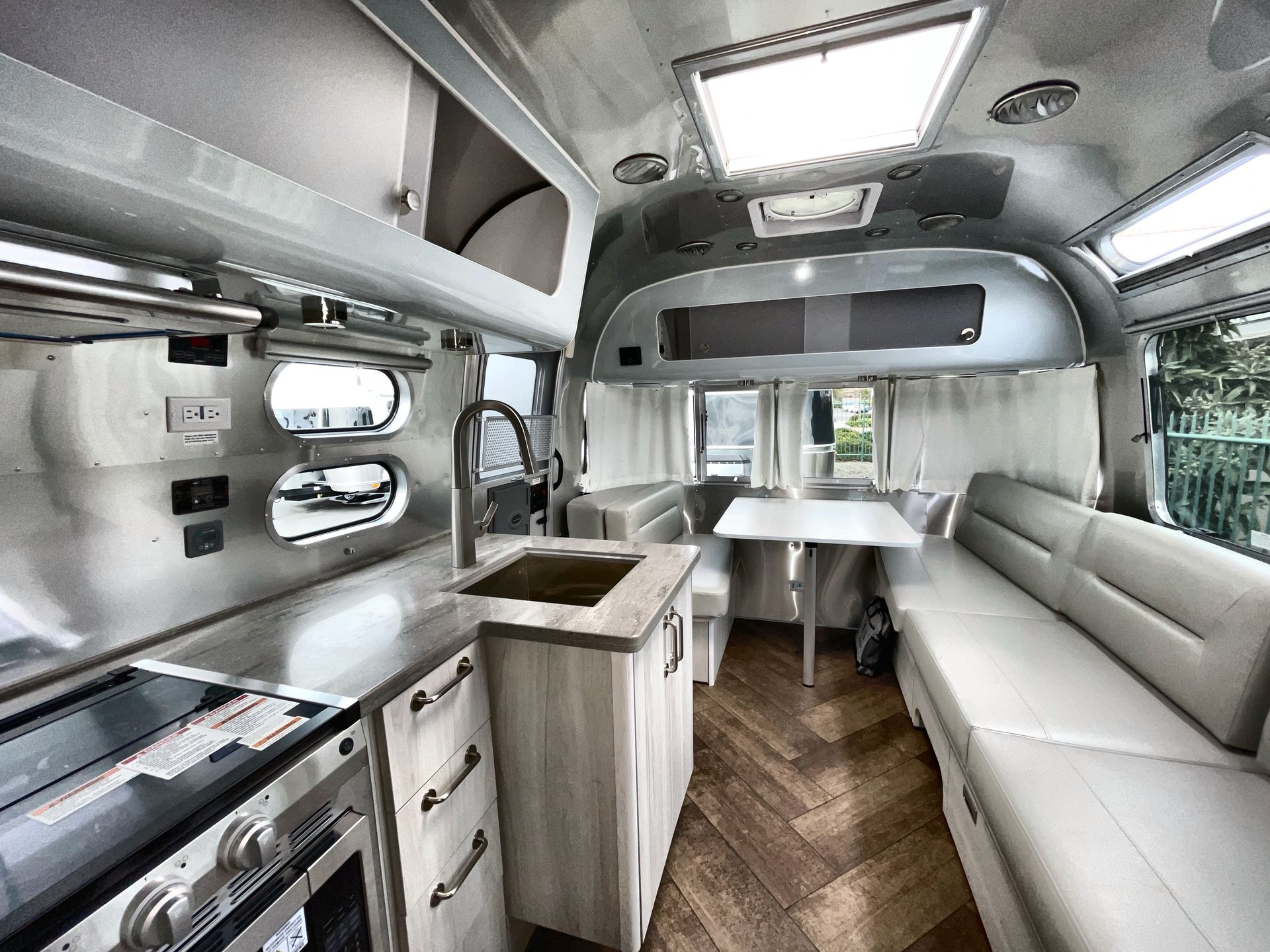 2025 Airstream 25FBT Base